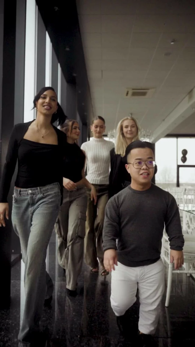 De photobooth die ervoor zorgt dat je er altijd op je best uitziet!⁠
⁠
⁠
⁠
#birthdayparty #event #party #photobooth #smile #wedding #camera #PhotoFun #huren #memories #herinneringen #partypicture #selfie #funky #family #friends