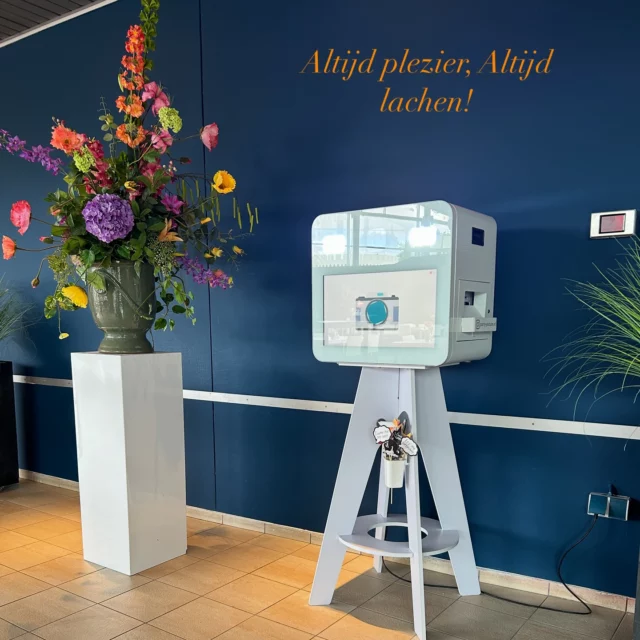 💍✨ Klaar om de mooiste herinneringen van jullie grote dag vast te leggen!
Onze photobooth is dé eyecatcher op elke bruiloft – met grappige props, directe prints en een flinke dosis plezier 🎉

Lachen, klikken, printen… en een blijvende herinnering voor jullie én de gasten! 💑📸

#wedding #bruiloft #bruid #taart #trouwen #trouw #fotos #selfie #lachen #plezier #familie #vrienden #friends
